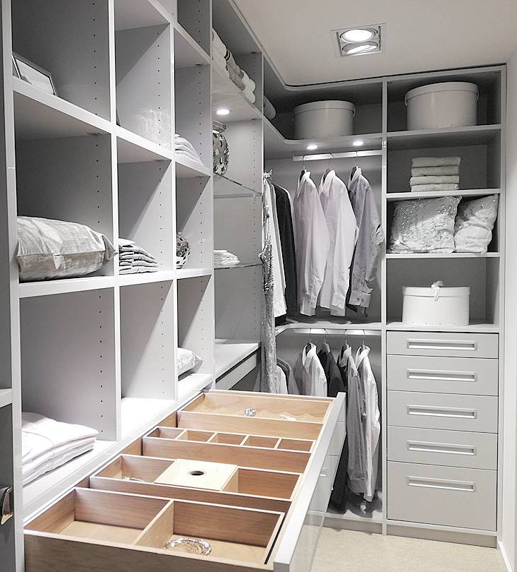 Ankleidezimmer, CABINET Schranksysteme AG CABINET Schranksysteme AG Classic style dressing rooms Wardrobes & drawers