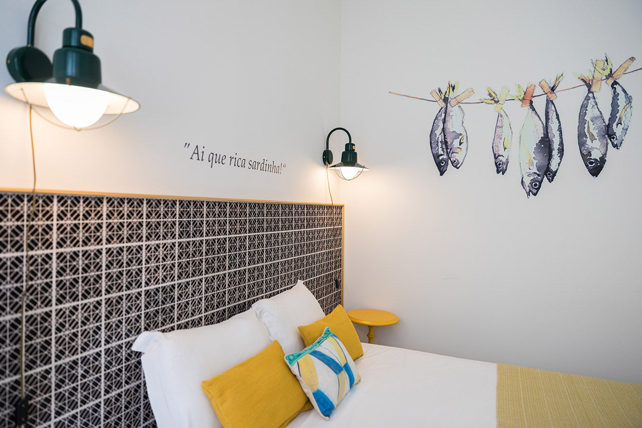 Genuine Oporto Apartments - Alojamento local no centro do Porto, ShiStudio Interior Design ShiStudio Interior Design Scandinavian style bedroom Beds & headboards