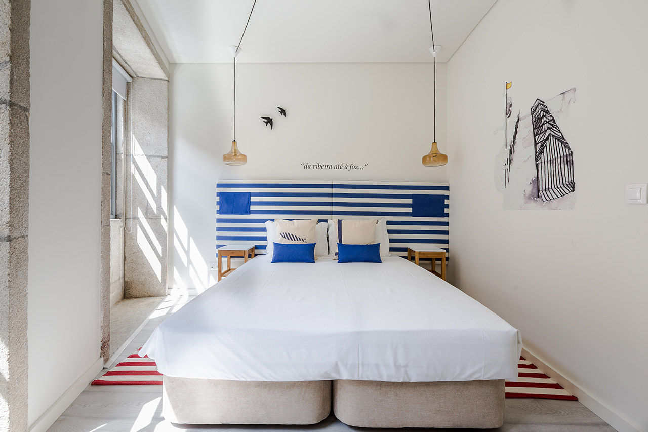 Genuine Oporto Apartments - Alojamento local no centro do Porto, ShiStudio Interior Design ShiStudio Interior Design Scandinavian style bedroom Beds & headboards