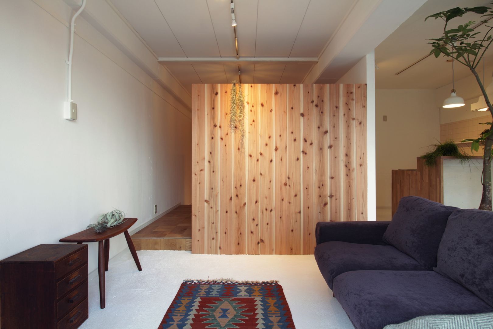 Apartment in Gakuenkita, Mimasis Design／ミメイシス デザイン Mimasis Design／ミメイシス デザイン Dormitorios modernos Madera Acabado en madera