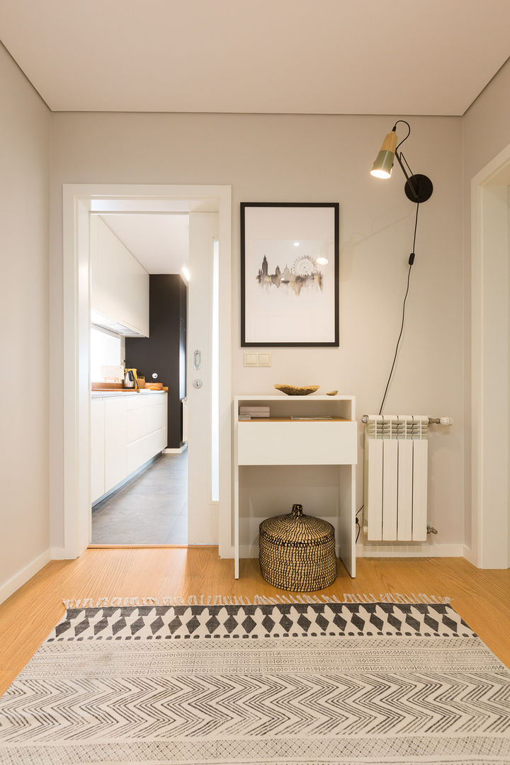 Apartamento Contemporâneo, ShiStudio Interior Design ShiStudio Interior Design Scandinavian style corridor, hallway& stairs Accessories & decoration