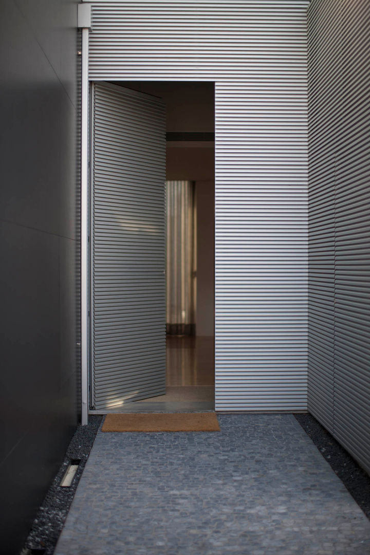 Vivenda em Famalicão - SHI Studio Interior Design, ShiStudio Interior Design ShiStudio Interior Design Puertas modernas