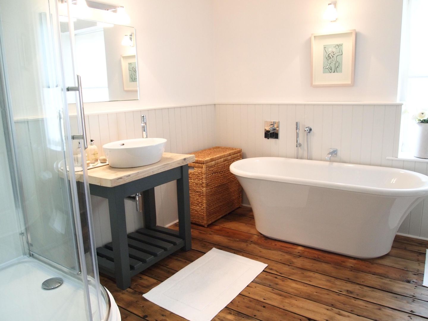 Country Style Bathroom, DeVal Bathrooms DeVal Bathrooms حمام Burlington,Merlyn,welcoming,natural materials
