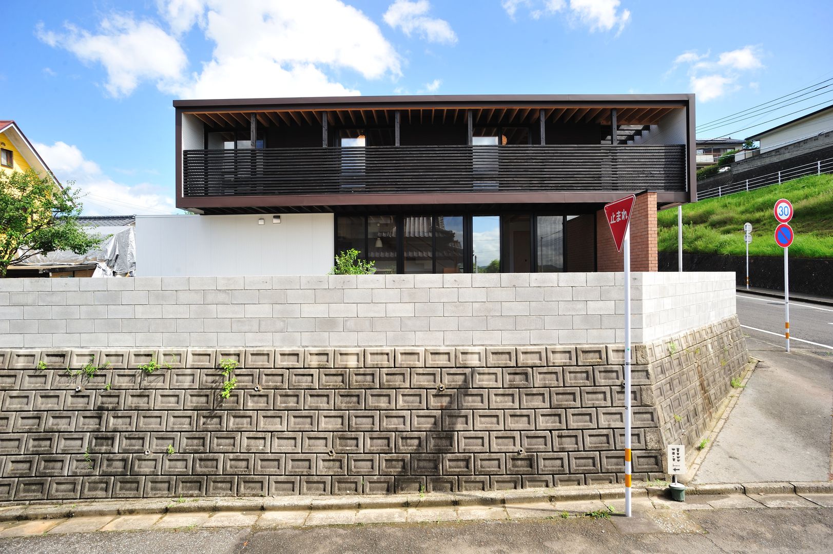 House-Sa, 伊藤憲吾建築設計事務所 伊藤憲吾建築設計事務所 Casas de madera Metal