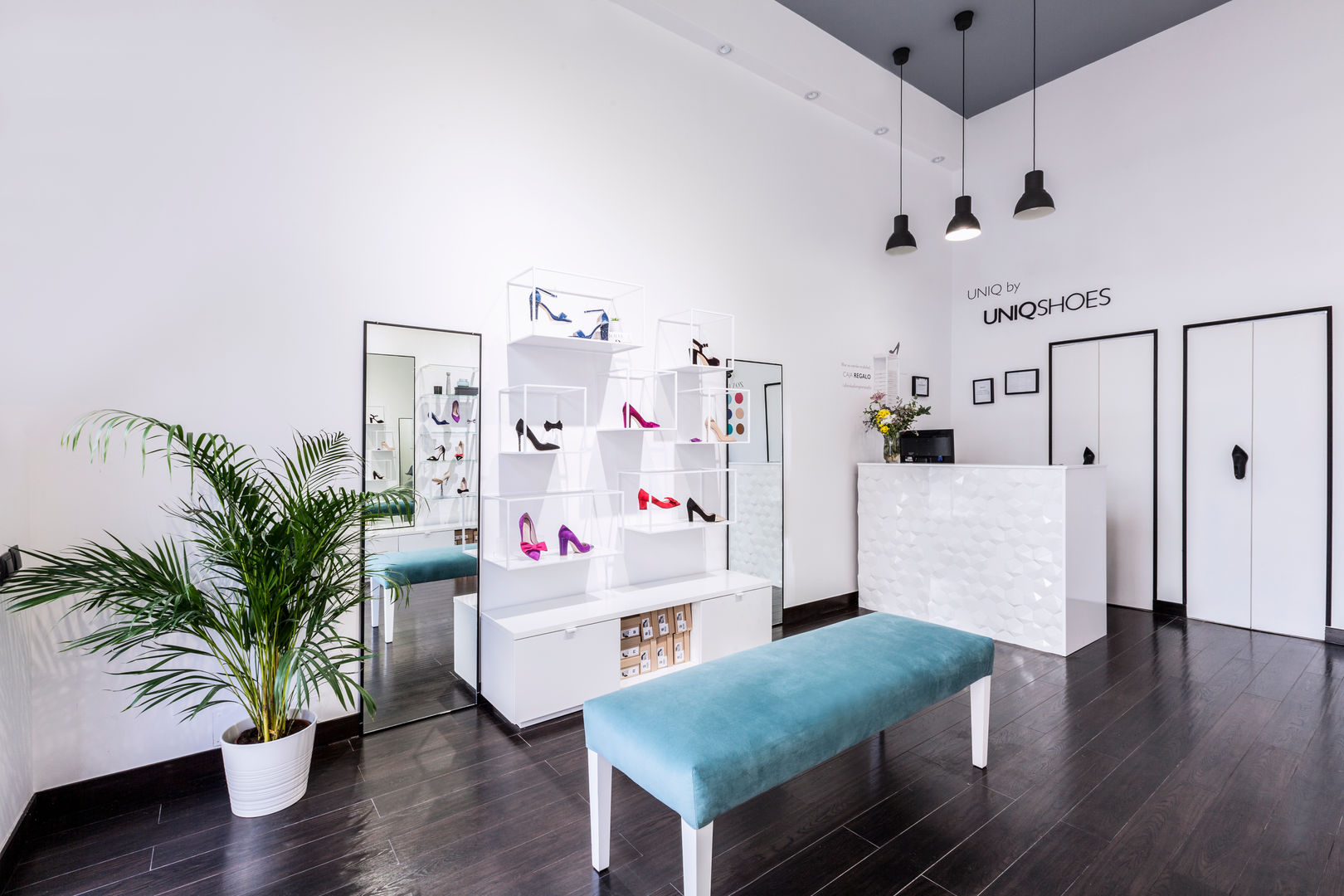 Interiorismo comercial | Tienda de zapatos en Madrid, Interioristas Lima y Lino, diseñadores y decoradores en Madrid Interioristas Lima y Lino, diseñadores y decoradores en Madrid مساحات تجارية محلات تجارية