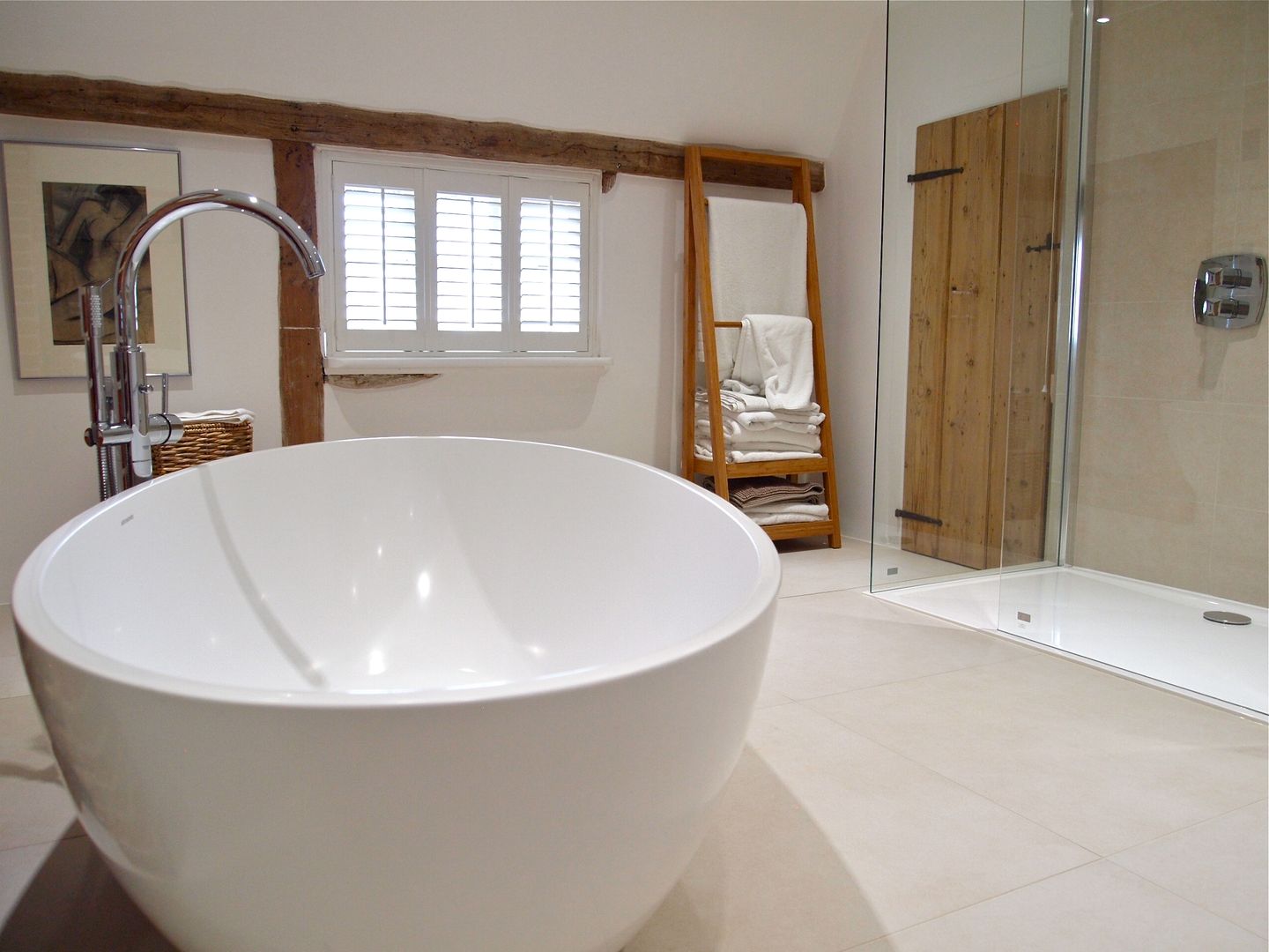 Stylish Grade II Bathroom, DeVal Bathrooms DeVal Bathrooms Modern bathroom