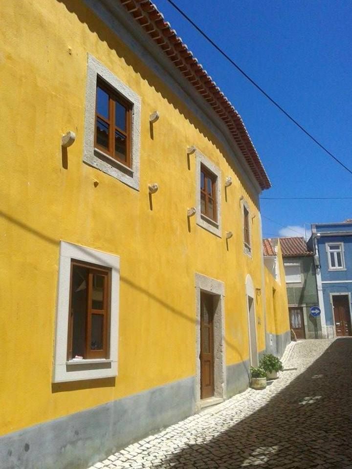 CASA AMARELA, Da Fabrica Da Fabrica Mediterranean style houses