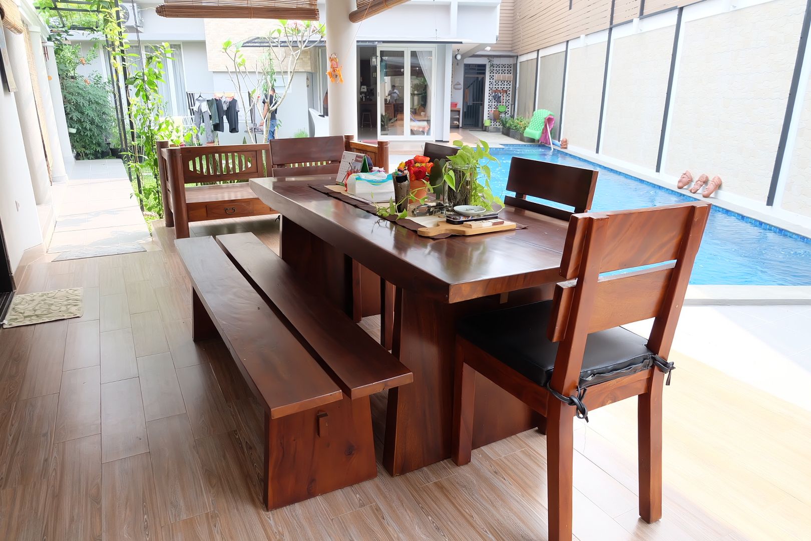 homify Phòng ăn phong cách nhiệt đới Tables