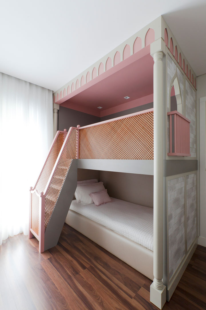 Cama e casinha Thiago Mondini Arquitetura Quartos das meninas cama,casinha,criança,palacete,marcenaria,sonho,quarto,quarto de menina,veneza,menina