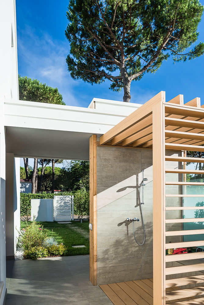 Villa al mare, Woodbau Srl Woodbau Srl アプローチ 石