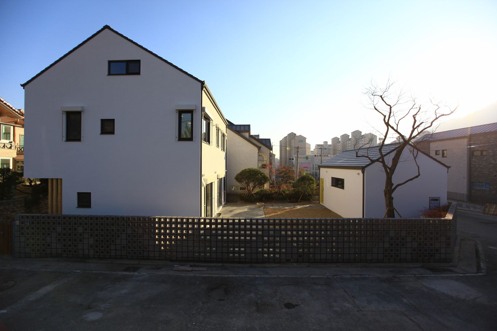 김해시 중목구조 주택, 블루하우스 코리아 블루하우스 코리아 Rumah Modern