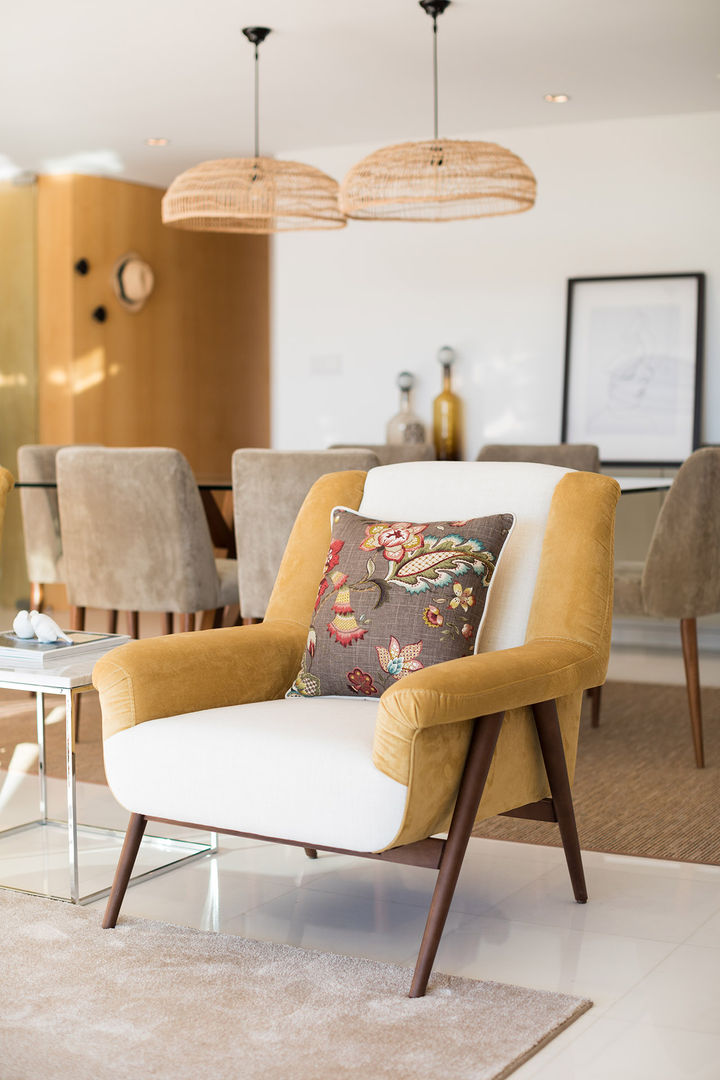 Cadeirão Loloca - Apartamento T2 em Cascais - SHI Studio Interior Design homify İskandinav Oturma Odası Tekstil Altın Sarısı Kanepe & Koltuklar