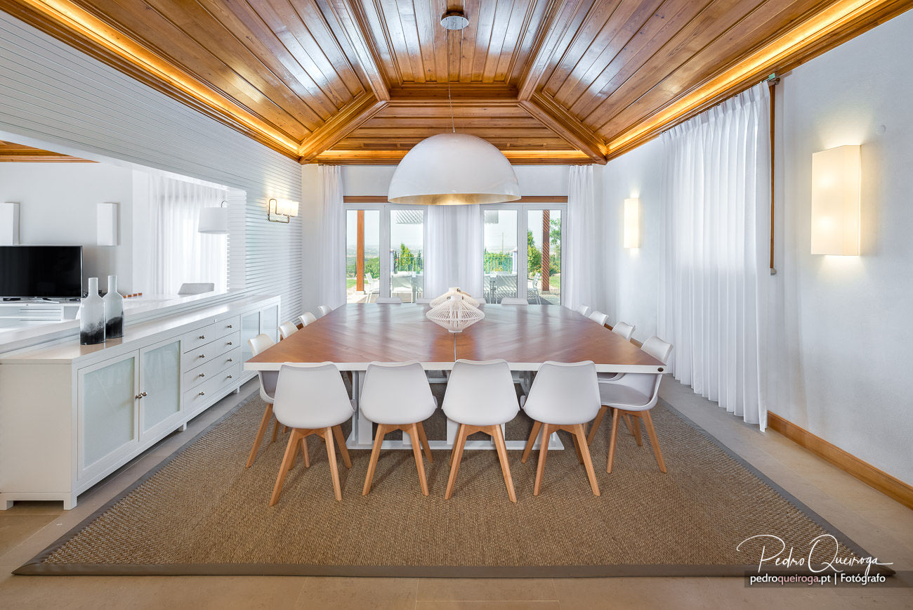 Moradia com um Tom Musical, Pedro Queiroga | Fotógrafo Pedro Queiroga | Fotógrafo Mediterranean style dining room Solid Wood Multicolored