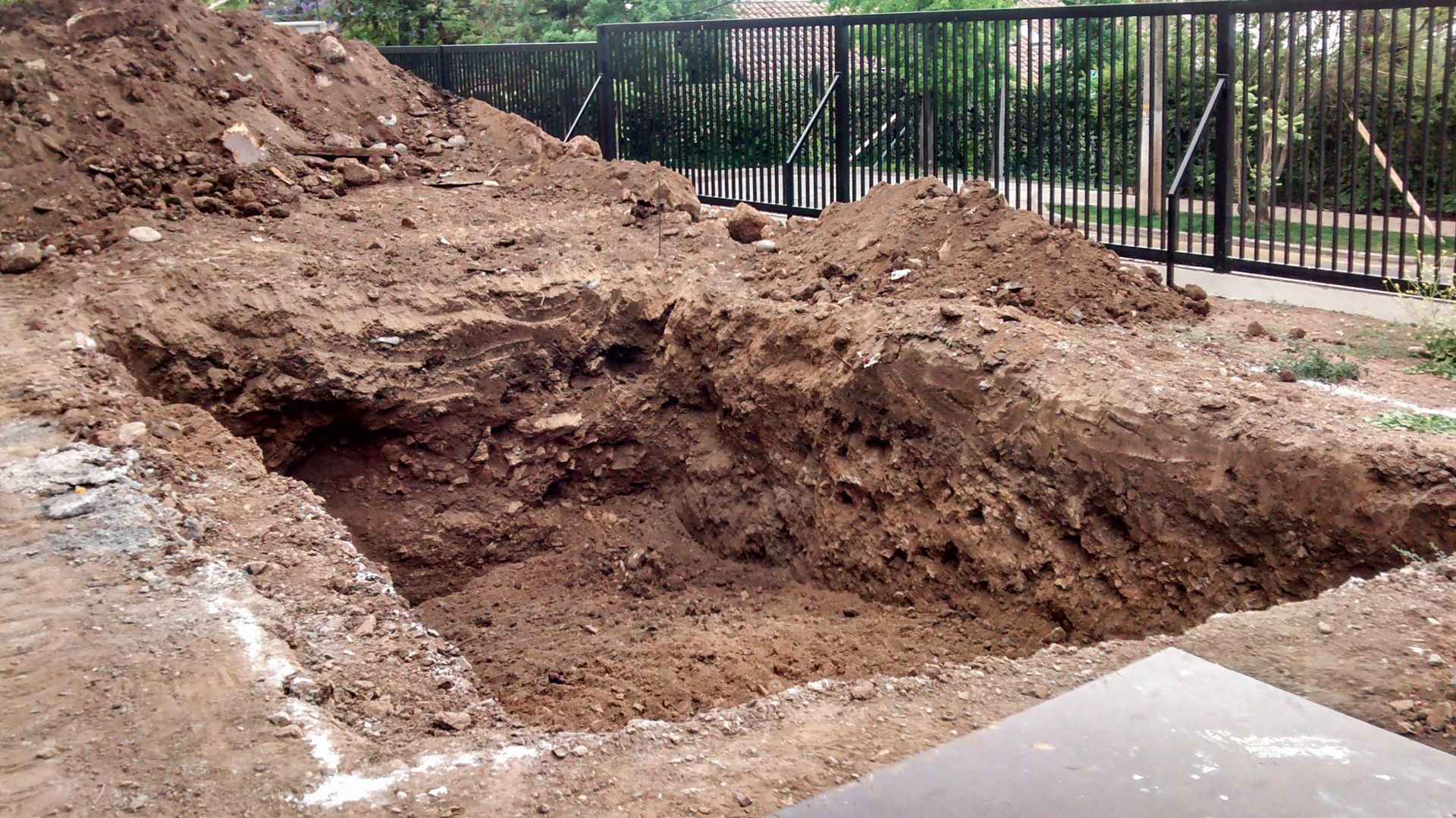 Excavación homify Piscinas de jardín Concreto reforzado