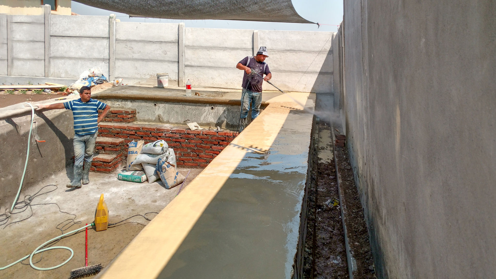 homify Piscinas de jardín Concreto reforzado