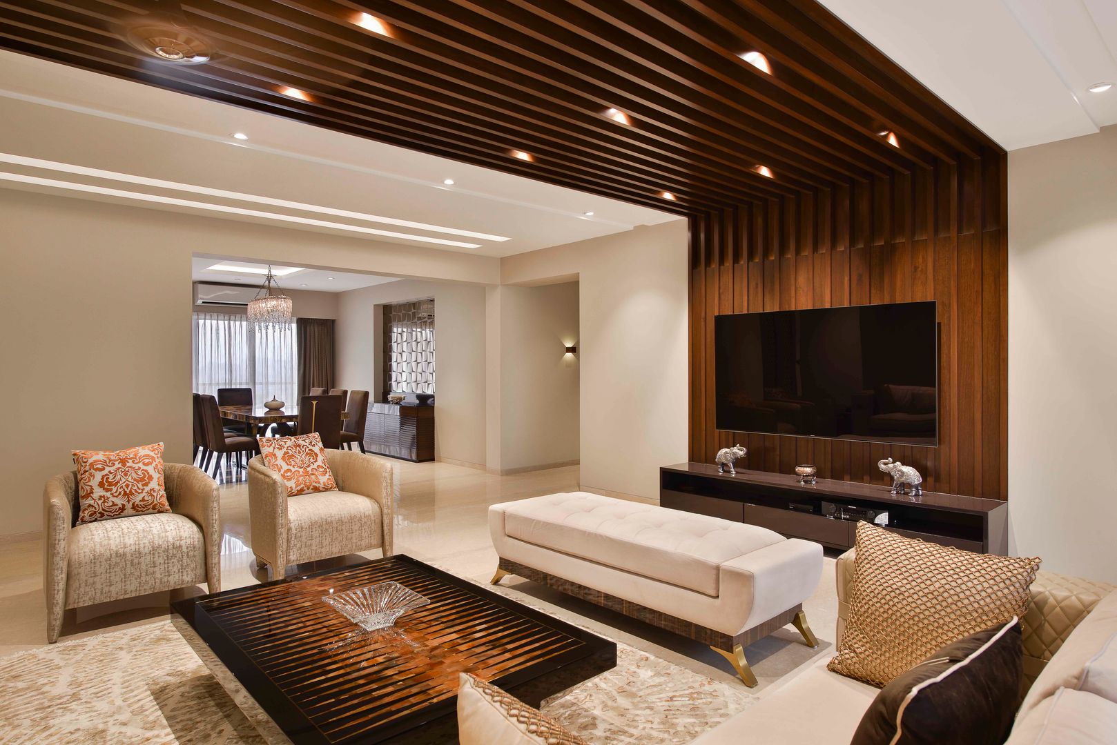 The Warm Bliss, Milind Pai - Architects & Interior Designers Milind Pai - Architects & Interior Designers Living room Marble