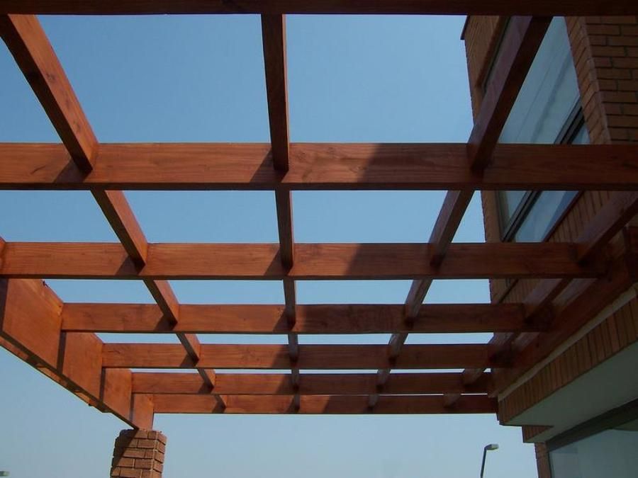 Pergola modelo reticula homify Balcones y terrazas de estilo clásico Madera maciza Multicolor