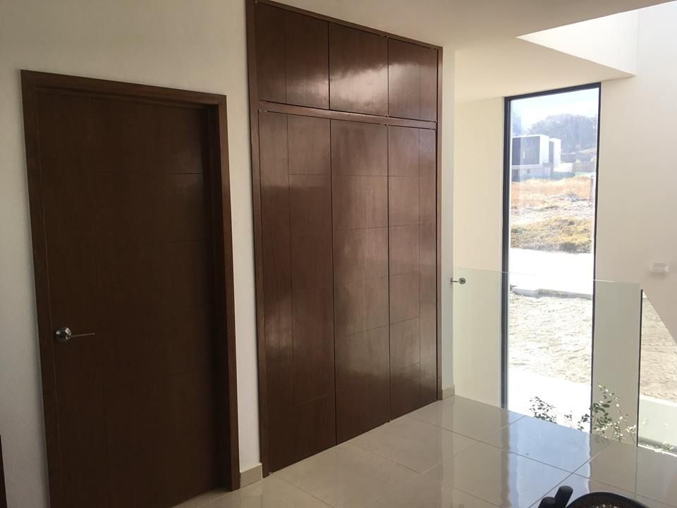 homify Modern dressing room