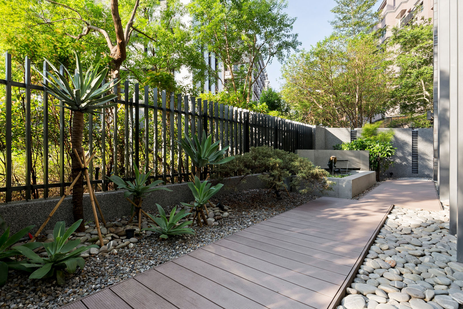 光影靜謐的庭園空間, 大地工房景觀公司 大地工房景觀公司 Classic style garden Fencing & walls