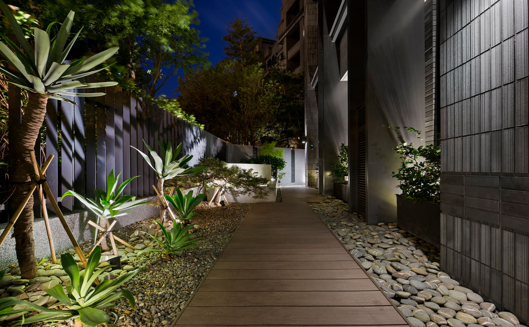 光影靜謐的庭園空間, 大地工房景觀公司 大地工房景觀公司 Classic style garden Fencing & walls