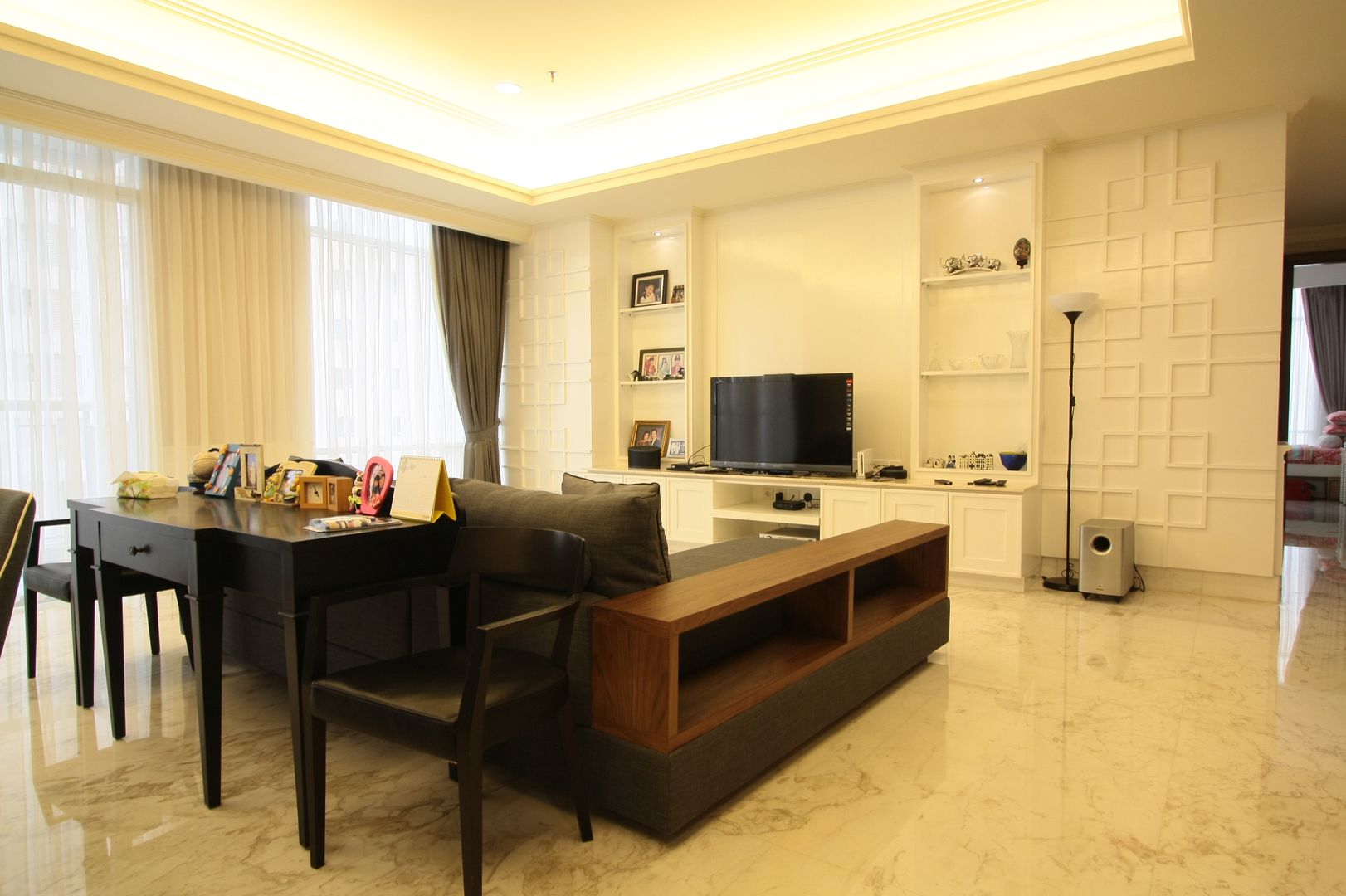 White simple and a bit oriental touch for luxurios apartment, Exxo interior Exxo interior Classic style living room Wood Wood effect TV stands & cabinets