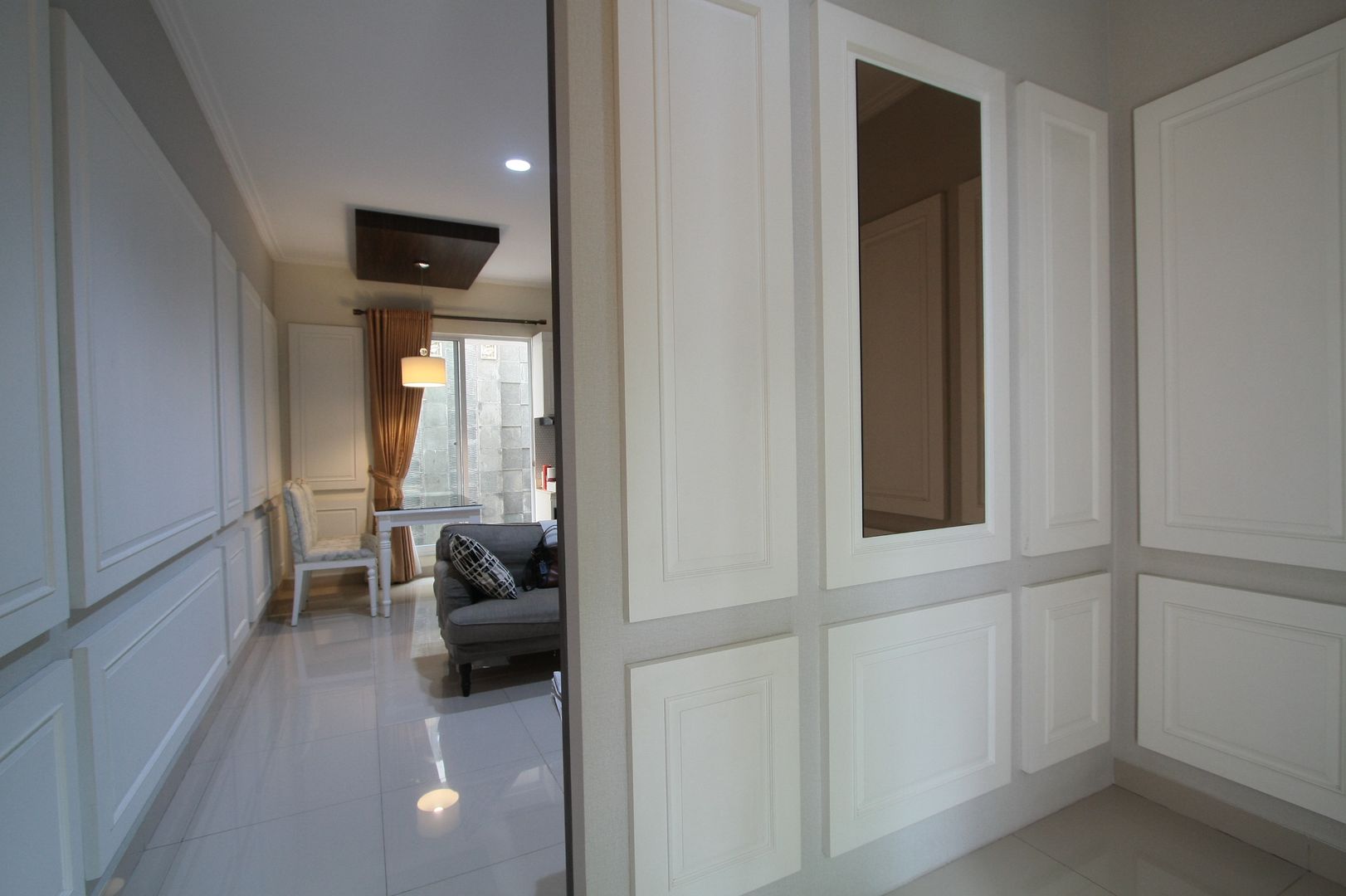 Home sweet home di Grand Galaxy, Exxo interior Exxo interior Modern corridor, hallway & stairs