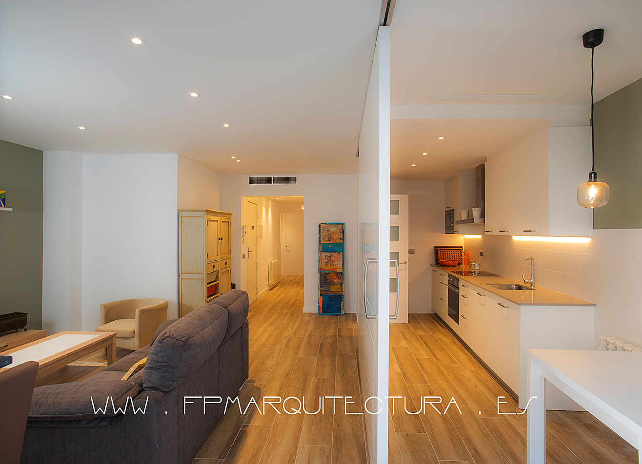 Apartamento en el centro Histórico de Sitges Barcelona. www.architectsitges.com, FPM Arquitectura FPM Arquitectura 廚房