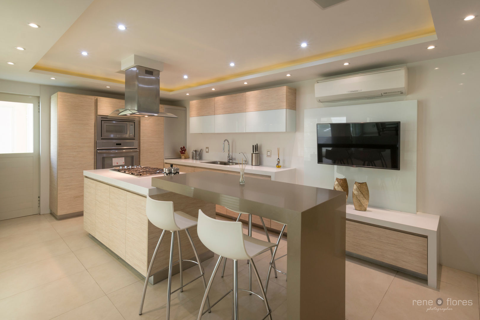 Cocina Integral - Residencia Jardines Vallarta, René Flores Photography René Flores Photography Кухня в стиле модерн