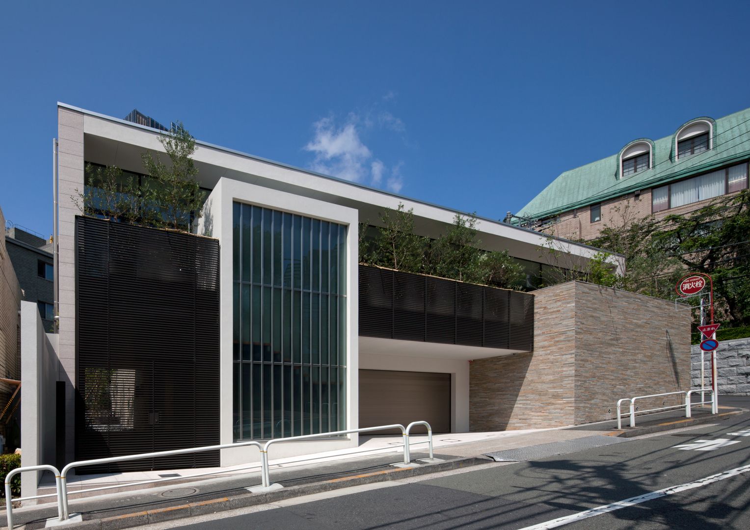 R-HOUSE, 安藤貴昭建築設計事務所 安藤貴昭建築設計事務所 Single family home Stone