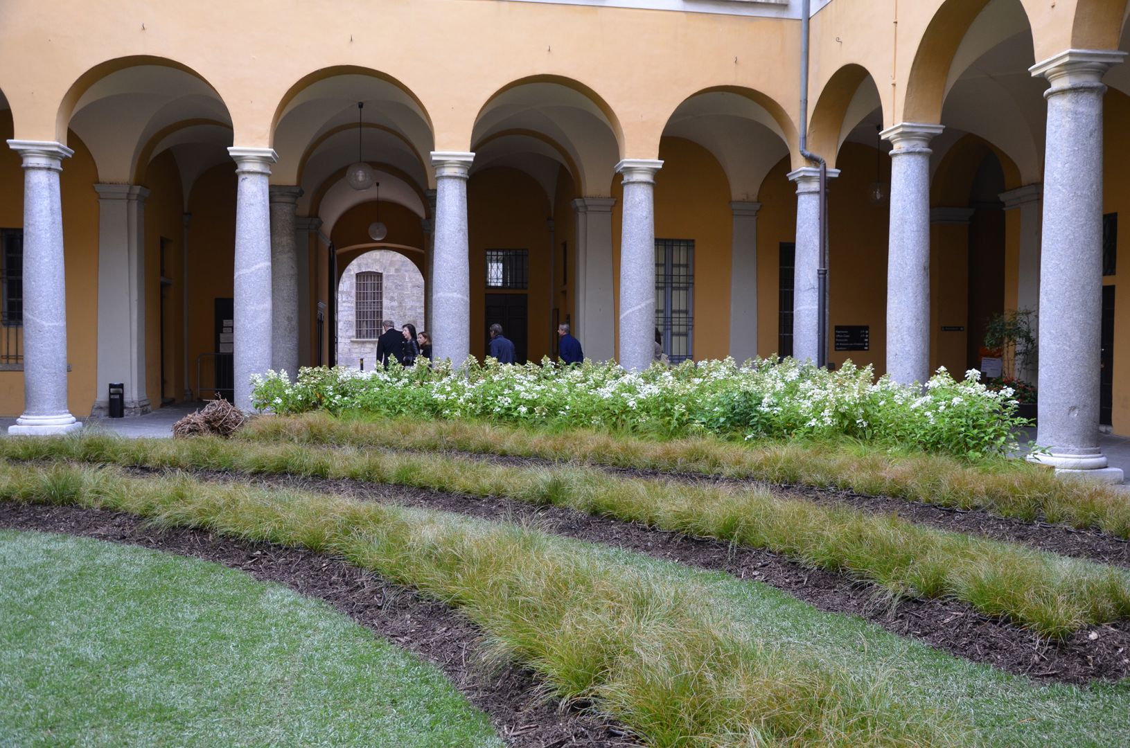 Il Giardino dei Sensi, LUCIA PANZETTA - PAESAGGISTA LUCIA PANZETTA - PAESAGGISTA Jardines de estilo moderno