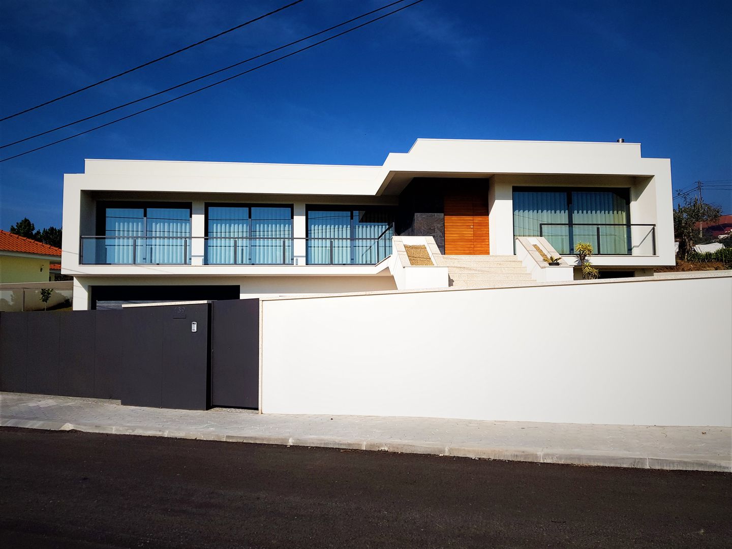 CASA BAPTISTA, Jesus Correia Arquitecto Jesus Correia Arquitecto Casas modernas: Ideas, diseños y decoración Vidrio