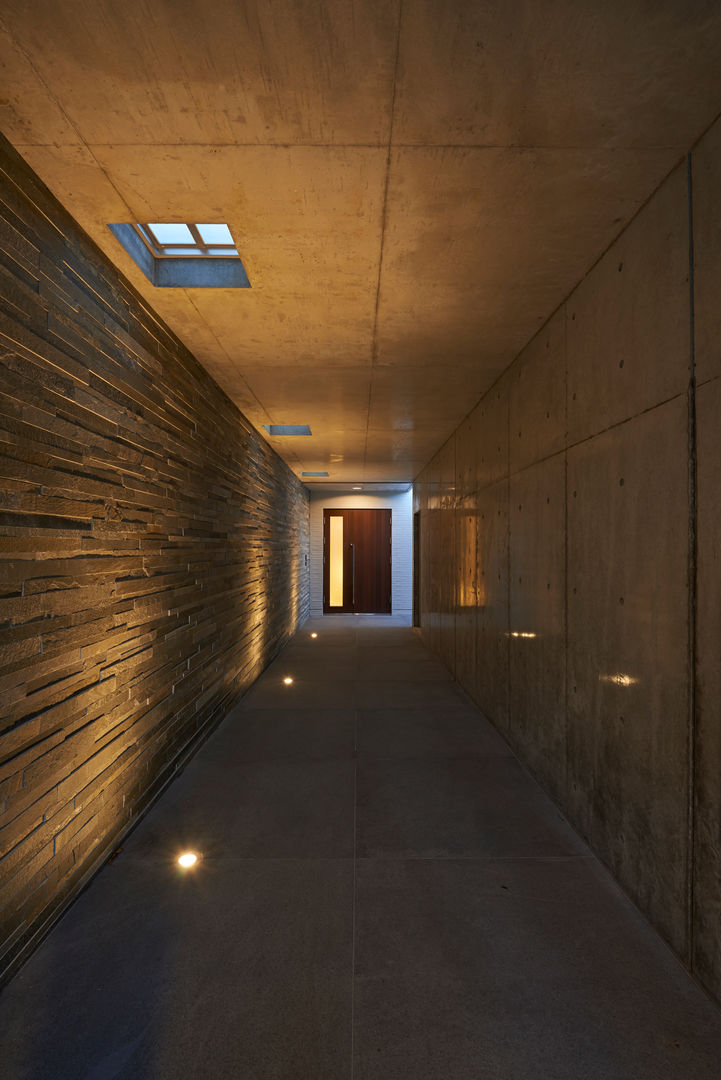 FSMR, アトリエモノゴト 一級建築士事務所 アトリエモノゴト 一級建築士事務所 Scandinavian style corridor, hallway& stairs Stone