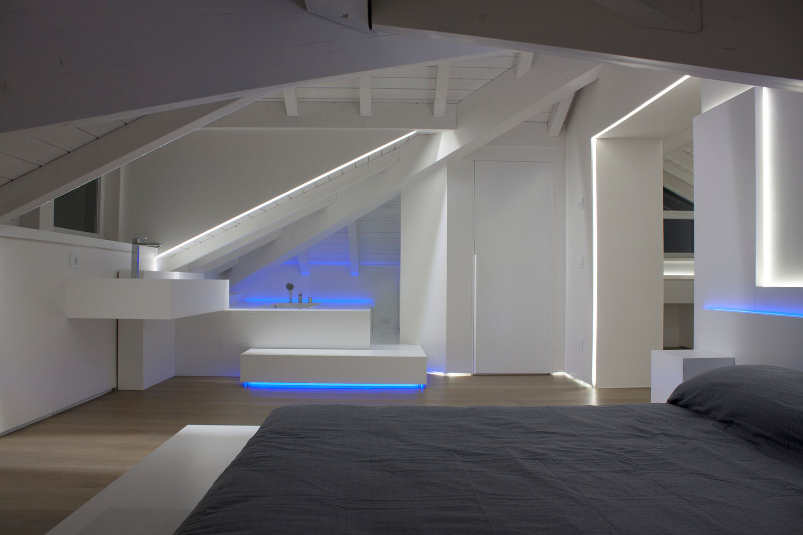 Loft Tarsogno, Giemmecontract srl. Giemmecontract srl. Baños minimalistas