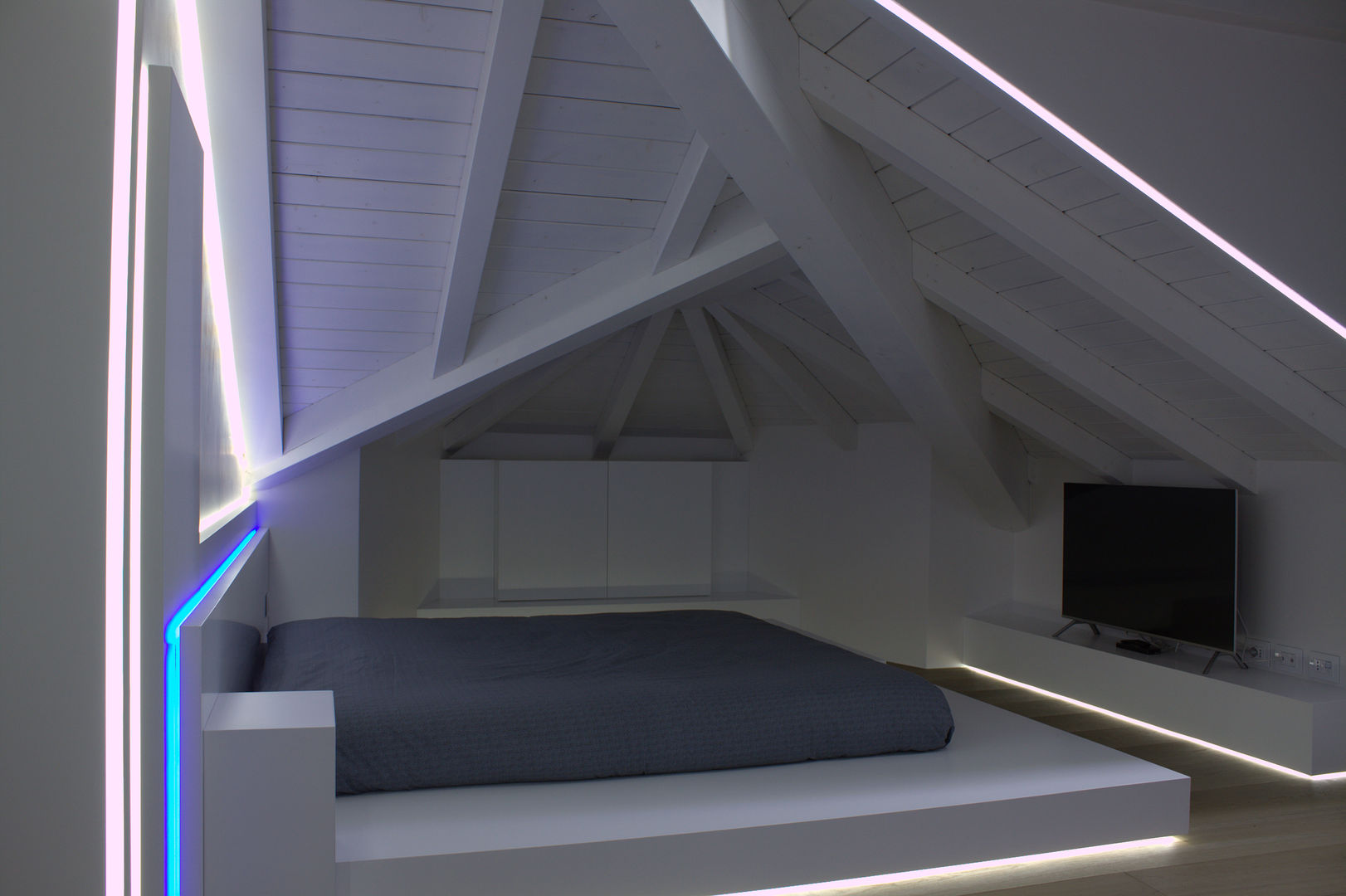 Loft Tarsogno, Giemmecontract srl. Giemmecontract srl. Minimalist bedroom