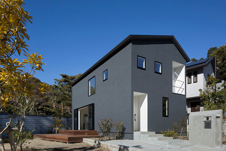 庭を内包する家, 松岡淳建築設計事務所 松岡淳建築設計事務所 Modern houses