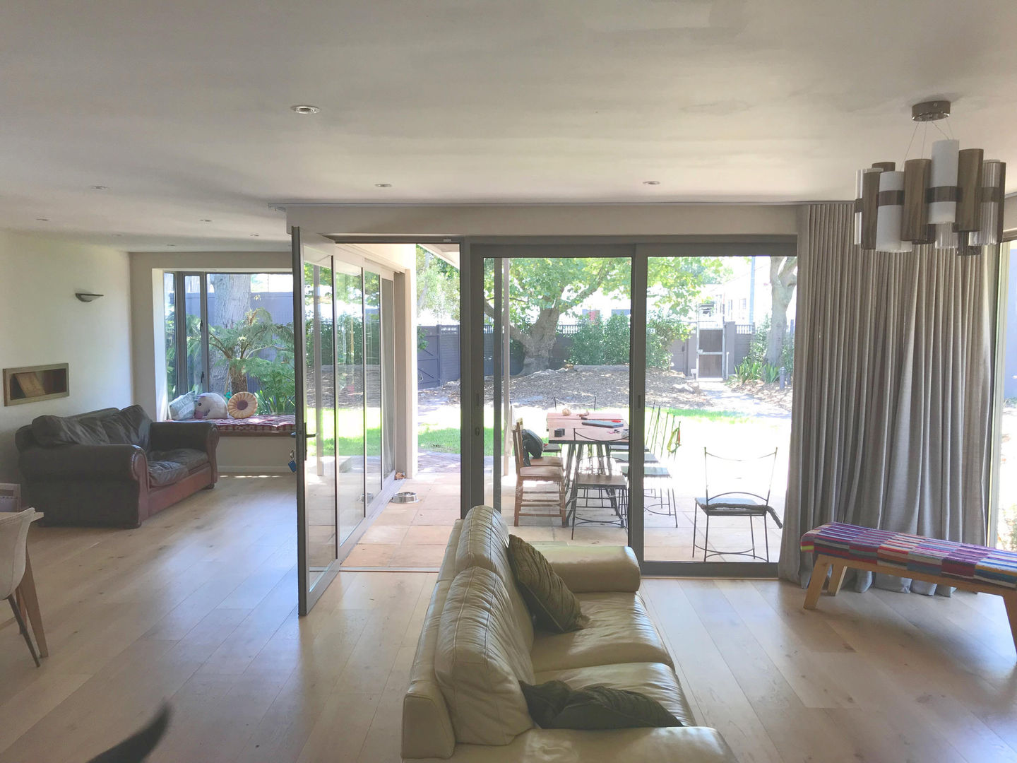 Small living area & stoep renovation to a 60's house in Cape Town, Till Manecke:Architect Till Manecke:Architect Soggiorno in stile scandinavo