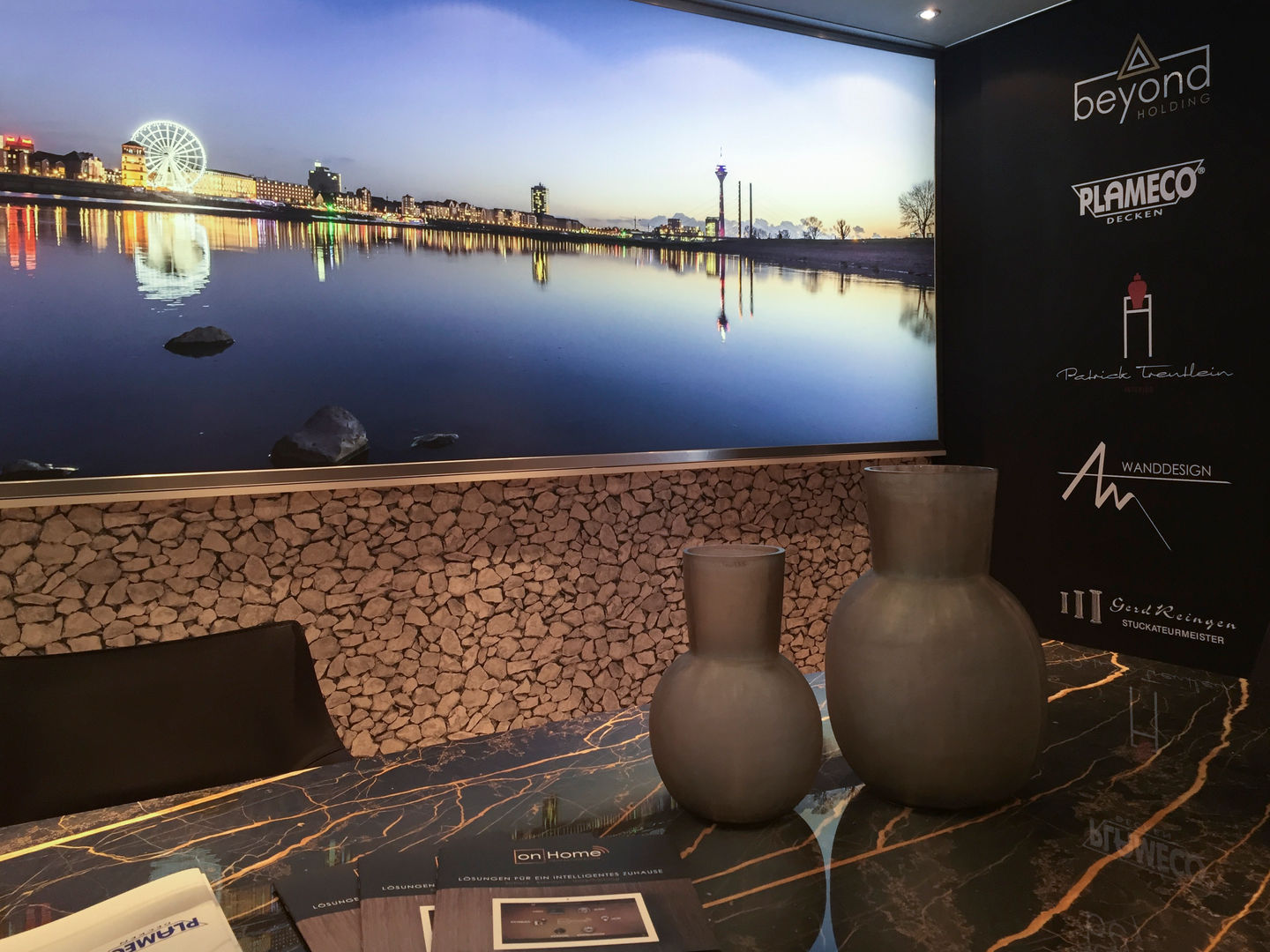 Unser Smart Home Showroom in Düsseldorf, on-Home KG on-Home KG 现代客厅設計點子、靈感 & 圖片