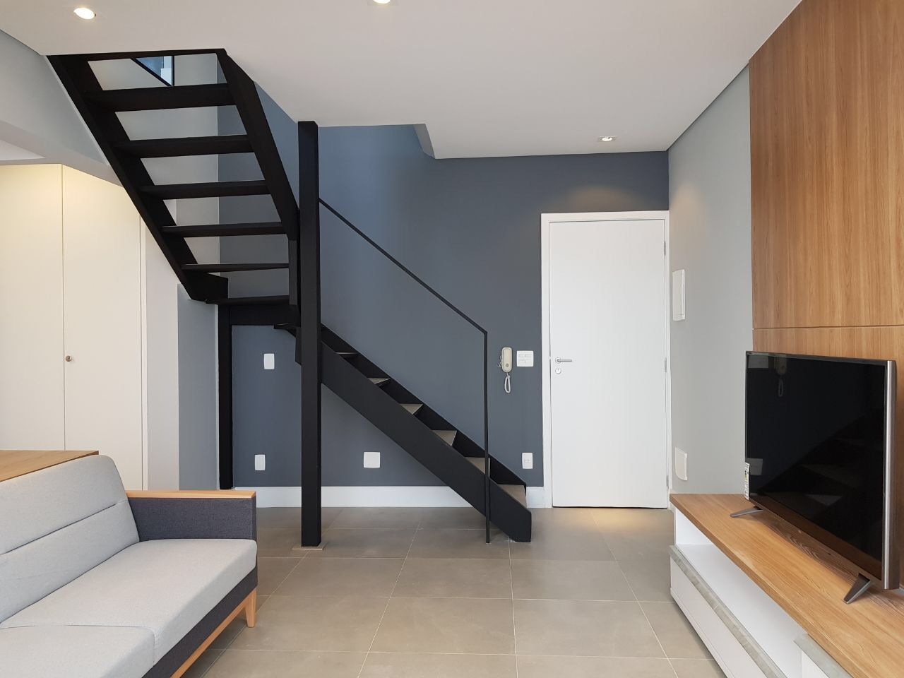 APARTAMENTO DUPLEX DE 54 m², ICONO Projetos e Interiores ICONO Projetos e Interiores Salones modernos