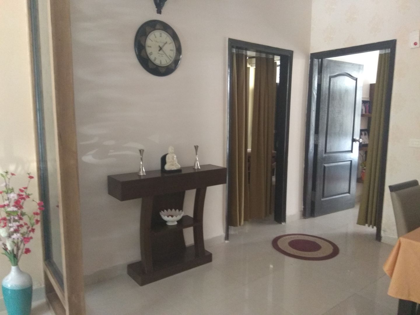 Villa in New Chandigarh, Kapilaz Space Planners & Interior Designer Kapilaz Space Planners & Interior Designer Livings de estilo moderno Derivados de madera Transparente Mesas de centro y auxiliares