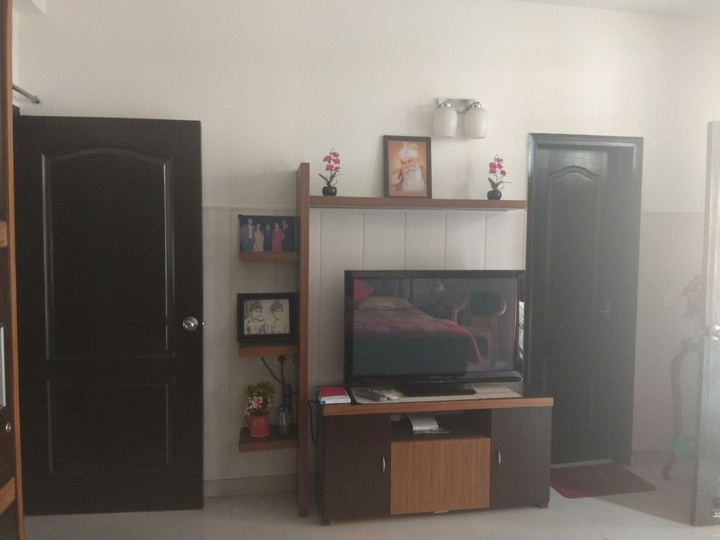 LCD Panel Kapilaz Space Planners & Interior Designer Media room Engineered Wood Transparent Furniture