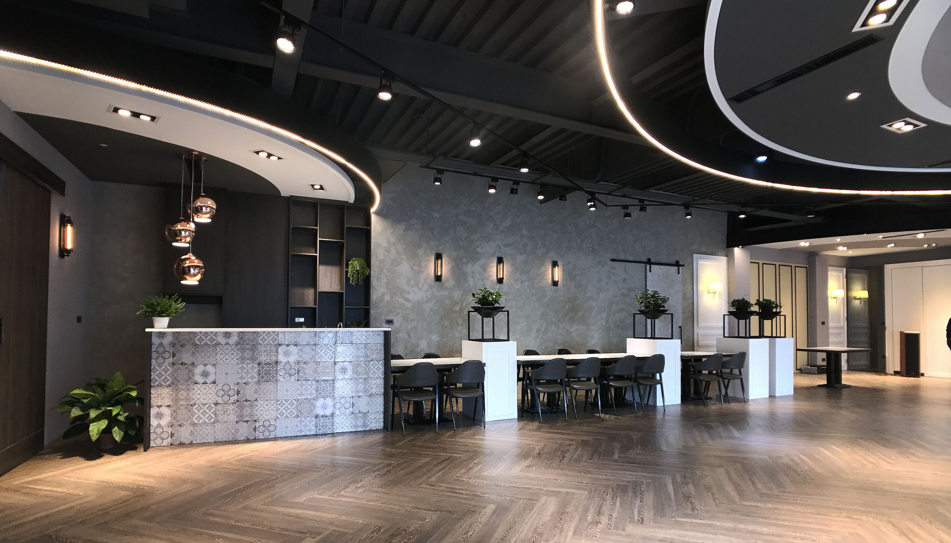 天花板及燈具設計 見和空間設計 Industrial style dining room