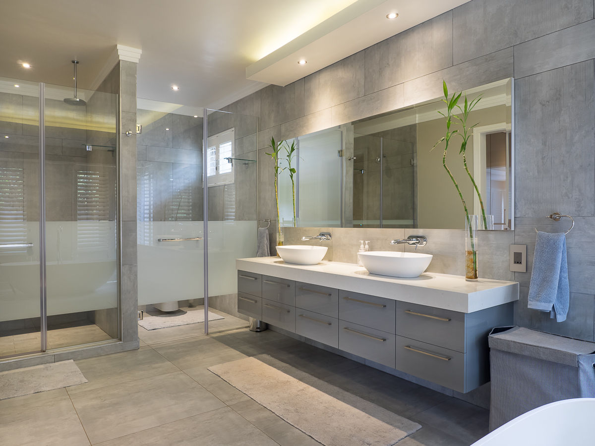 Houghton Residence: The bathroom Dessiner Interior Architectural Modern bathroom