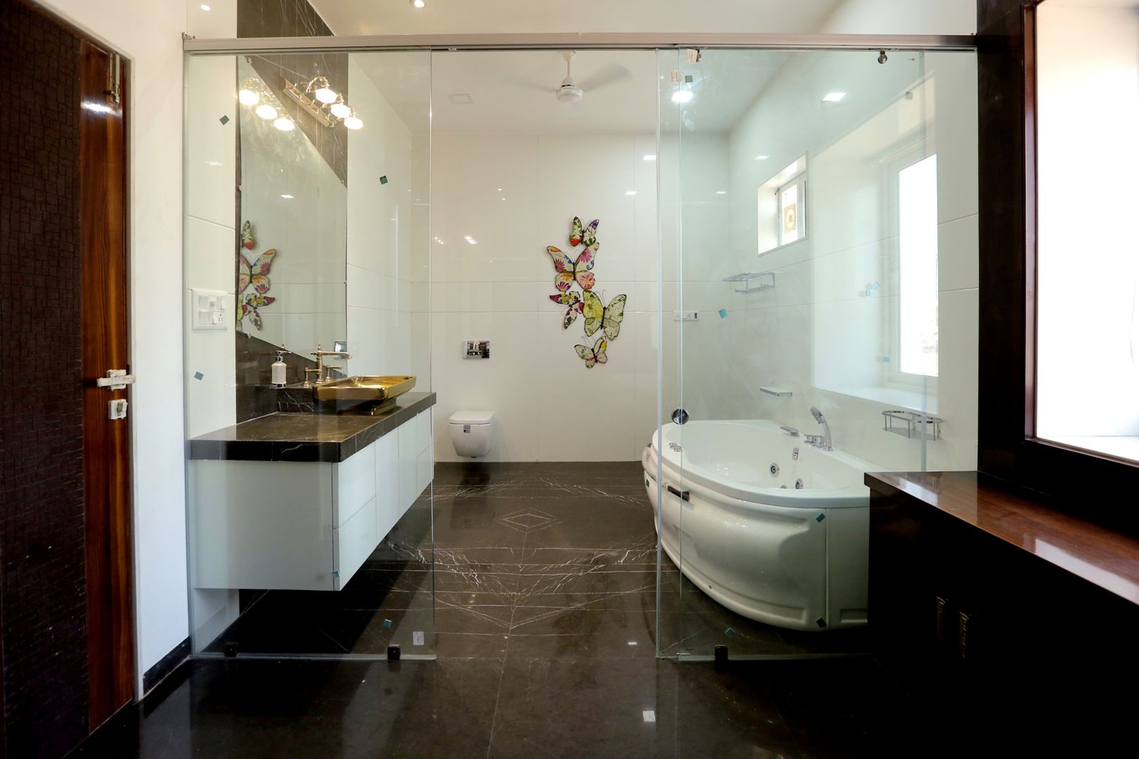 Bathroom ZEAL Arch Designs Modern bathroom Bathtubs & showers