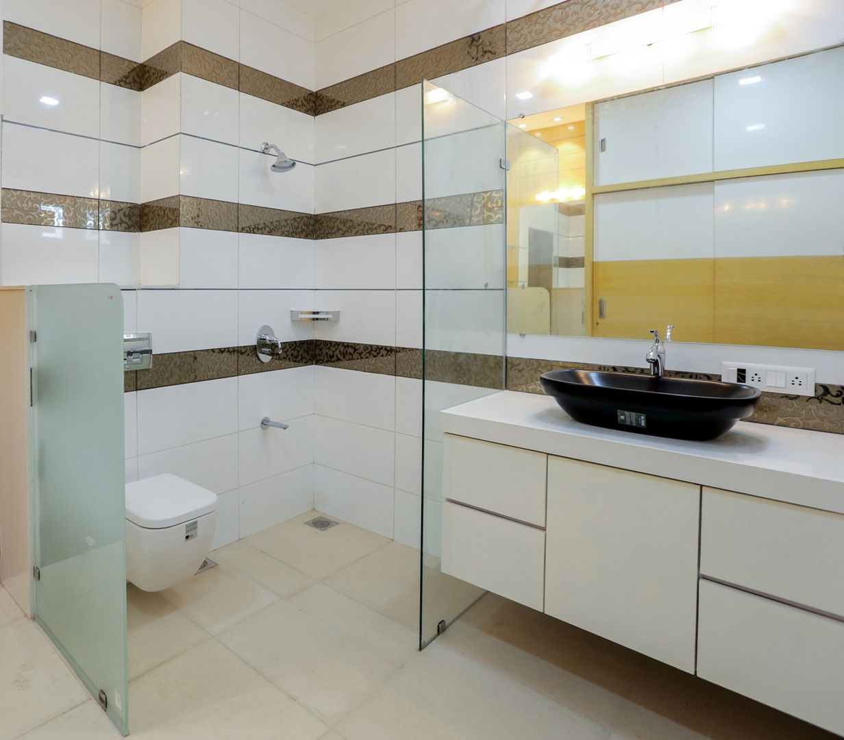 15000 Sq.Ft Bungalow, ZEAL Arch Designs ZEAL Arch Designs Ванная комната в стиле модерн Хранение