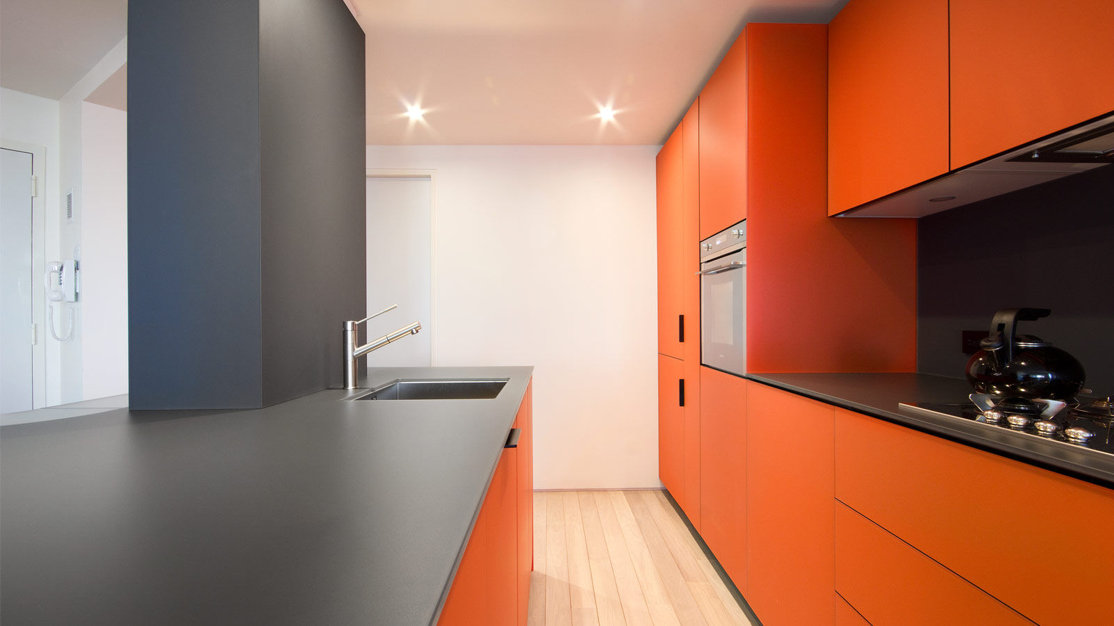 Pied-A-Terre | Kitchen GD Arredamenti Built-in kitchens Glass GeD cucine,GD cucine,GD Arredamenti,cooking island,kitchen island,wood flooring,kitchen floor,black kitchen,warm colours,dark colours,bright colours,kitchen worktop