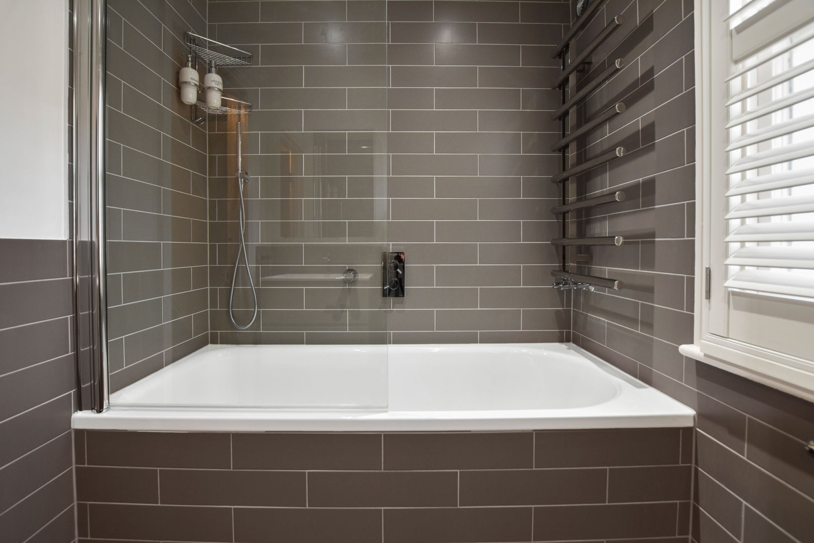 Case Study: Twickenham, Middlesex, BathroomsByDesign Retail Ltd BathroomsByDesign Retail Ltd Baños de estilo moderno