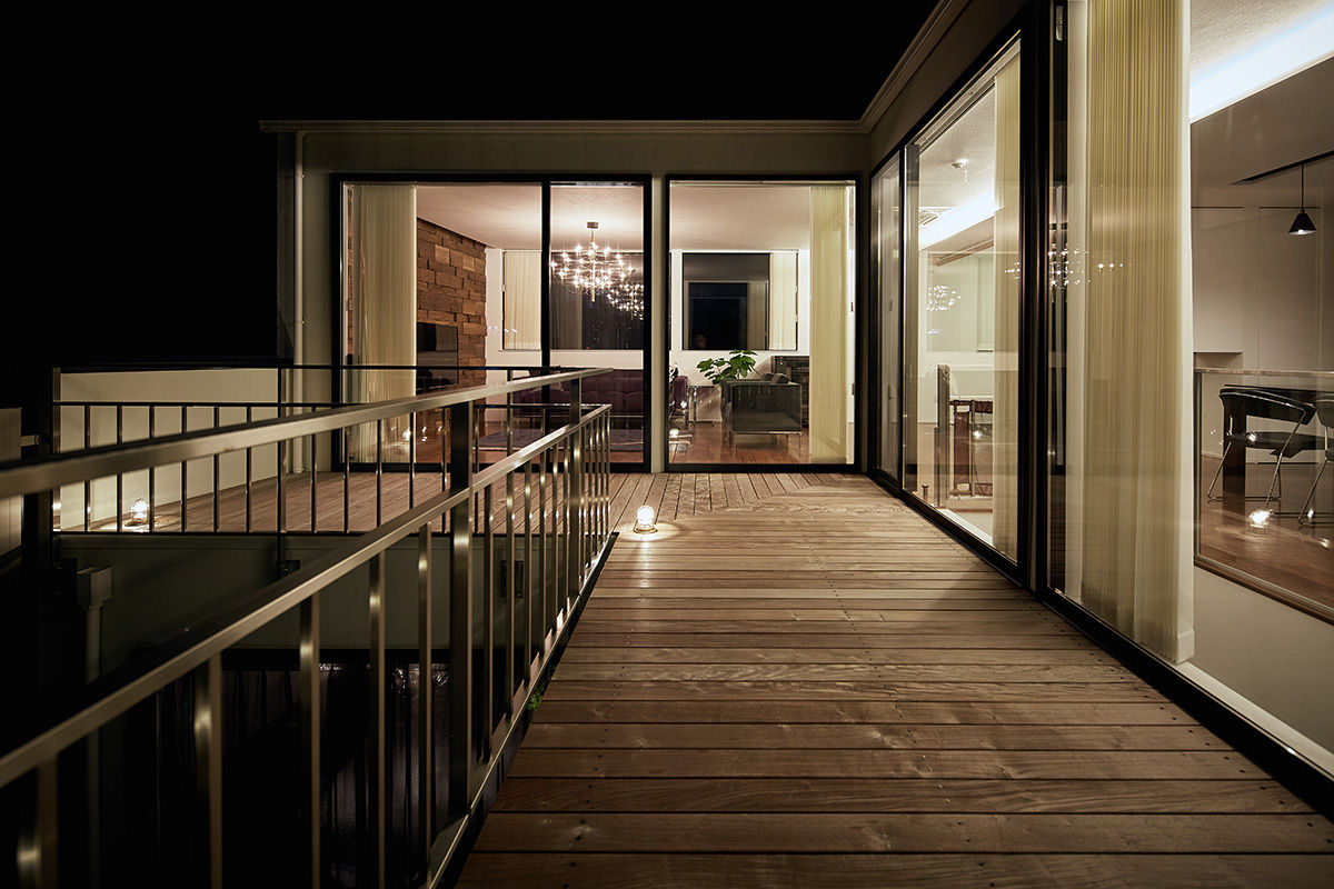 自然環境を取り込むフィルターの家, 建築設計事務所 KADeL 建築設計事務所 KADeL Modern balcony, veranda & terrace