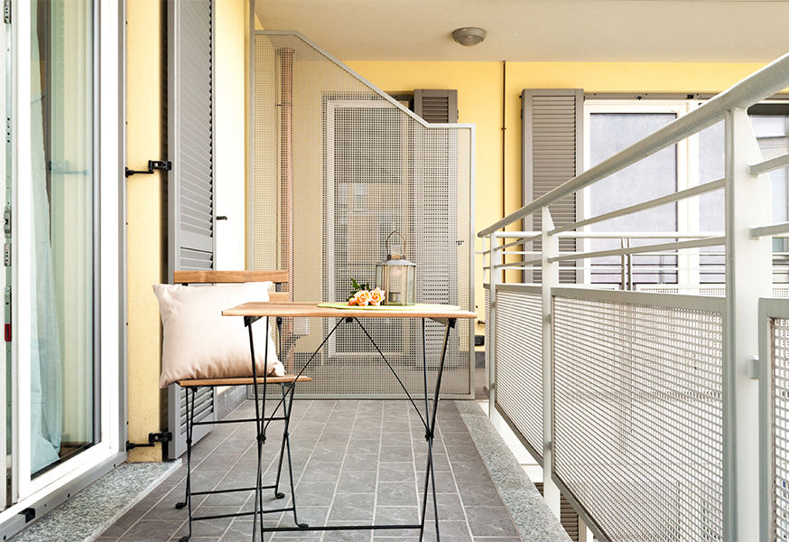 Home staging - Balcone Made with home Balcone, Veranda & Terrazza in stile moderno homestaging