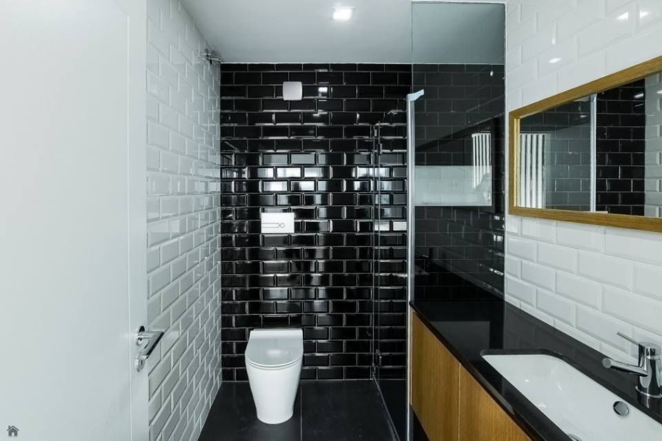 Depois - WC Suite Sérgio Coimbra Martins, Unipessoal, Lda Casas de banho modernas Propriedade,Pia,Encanamento,Preto,Luminária,Arquitetura,Tocar,Design de interiores,Piso,Pisos