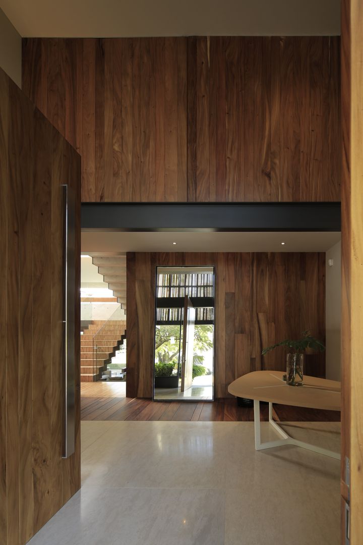 HNN HOUSE, Hernandez Silva Arquitectos Hernandez Silva Arquitectos 牆面